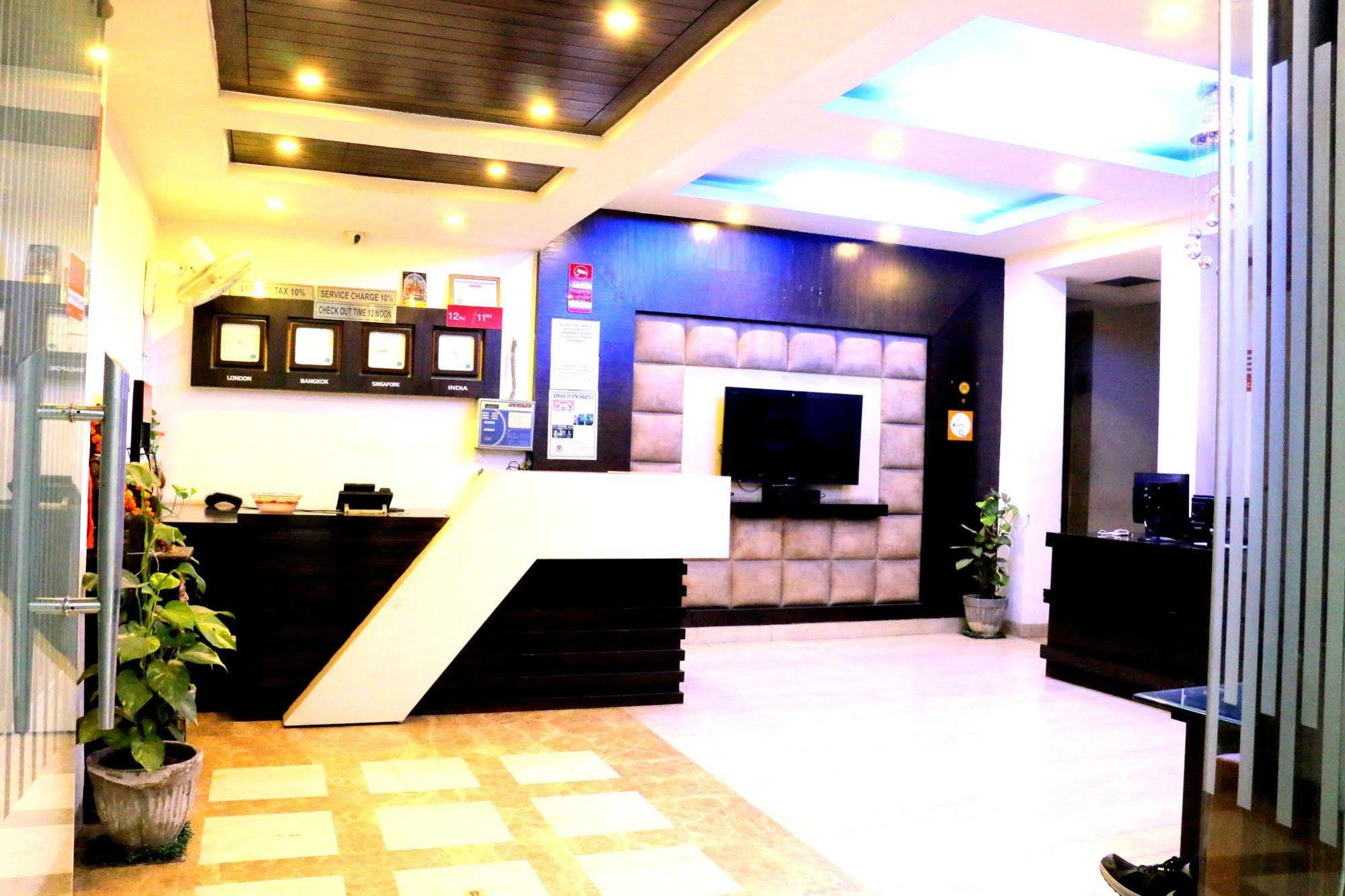 Hotel Benz International 델리 외부 사진